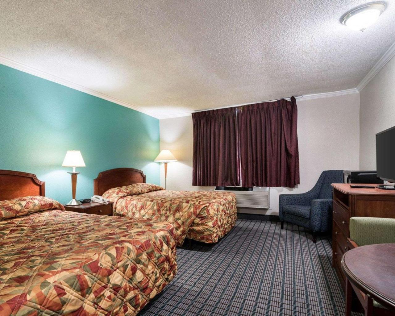 Rodeway Inn East Syracuse Exterior photo